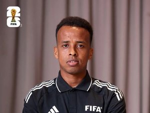 Coupe du monde 2026 : Omar Artan, élu meilleur arbitre d'Afrique, est refoulé à la frontière des États-Unis après 11 heures d'interrogatoire, l'attitude du pays hôte indigne encore