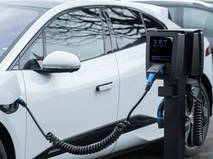 Bornes de recharge de voitures : des écarts jusqu'à 255 %, après Que Choisir Ensembe, la CLCV dénonce à son tour la "loterie des tarifs"