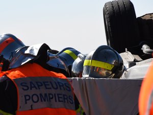 Accident mortel sur la RN88 : leur voiture est projetée contre un platane, le jeune conducteur n'a pas survécu et son petit frère est dans un état grave