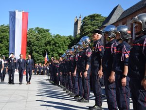 "En ce jour, la France vous dit à voix haute ce qu'elle vous dit chaque jour en silence" : la "grande famille" des pompiers rassemblée à Rodez