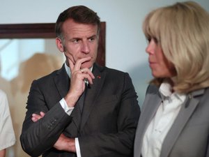 Mort de Lyhanna : le couple Macron s'est entretenu avec les parents de la collégienne retrouvée morte, l'Elysée est en contact étroit avec la famille dans la plus grande discrétion