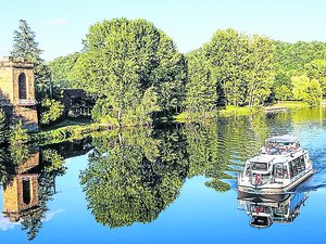 Avec amour, musique et gastronomie, et garanti sans hantavirus, découvrez les croisières sur les eaux du Lot en Aveyron