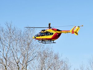 La famille avait passé la journée au bord de l'eau : un père de famille se noie en voulant sauver son enfant, la maman et la fillette retrouvées accrochées à des branches