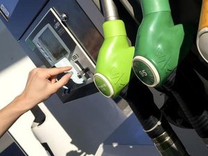 Guerre au Moyen-Orient : après l'accord entre États-Unis et Iran, le prix des carburants se détend déjà, même en France