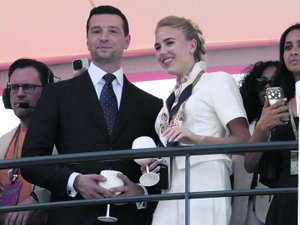"Il est en train de devenir complètement hors sol" : soirées de luxe, dérapage... Jordan Bardella ne fait plus l'unanimité au RN