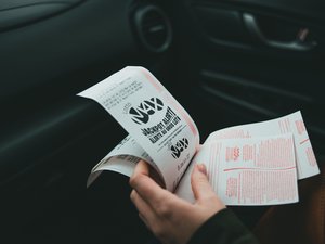 Il empoche le ticket gagnant de 4,7 millions d'euros de son client : le buraliste condamné à la prison 14 ans après les faits