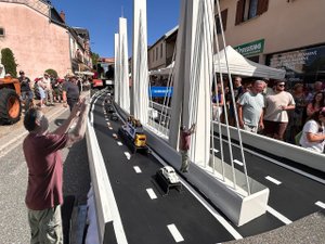 Insolite : quand le viaduc de Millau prend la route pour s'en aller au royaume des brebis