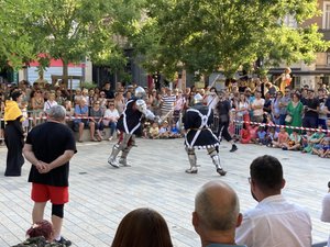 Combats du Moyen Age, théâtre, cirque : ambiance médiévale à Rodez pour fêter les 500 ans du clocher
