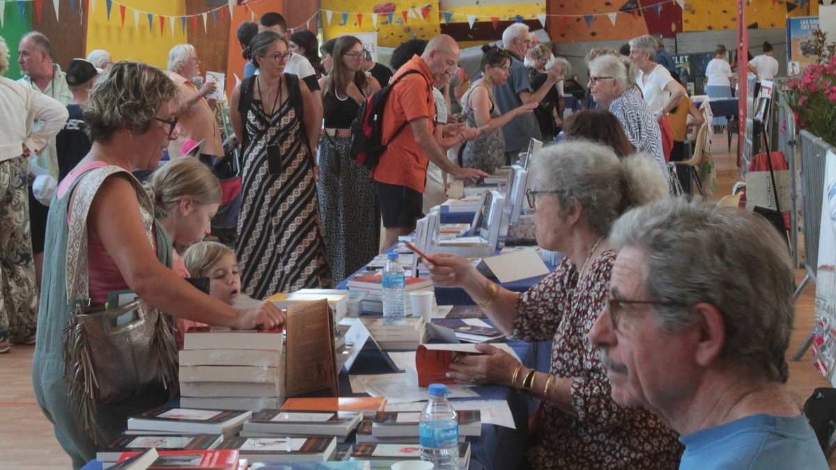 Affiche : Plus de 75 auteurs le 25 juillet en Aveyron, à la 28e édition du festival des livres et BD de La Fouillade