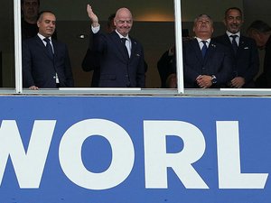 "Une seule heure dans cet avion émet à peu près ce qu'un être humain moyen émet en une année entière", Gianni Infantino en jet privé, symbole de la démesure de la Fifa