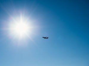 CARTE. Canicule : 100 % des départements placés en vigilance lundi par Météo France, voici lesquels sont en alerte rouge, orange ou jaune