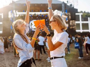 Canicule : interdit lors de la Fête de la musique dans les départements en vigilance rouge, voici les dangers de l'alcool sous la chaleur