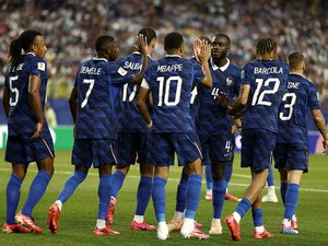 "Une soirée parfaite, un peu longue, mais parfaite" : la France laisse passer l'orage et se qualifie en 16es de finale au bout d'un match sans fin