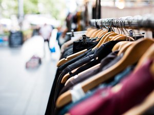 Soldes d'été 2026 : les promotions démarrent ce mercredi 24 juin en France, combien de temps vont-elles durer selon les départements ?