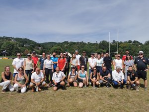 Rugby et emploi : dans cette commune de l'Aveyron, 73 demandeurs d'emploi et 15 recruteurs s'affrontent sur le terrain pour décrocher un job autrement