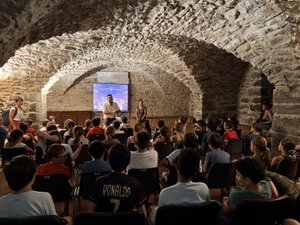 "Ce qui compte, c'est qu'ils soient au frais" : cinéma dans le sous-sol de la mairie, animations fraîcheur... Face à la canicule, des solutions pour les écoliers dans cette commune de l'Aveyron
