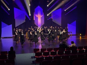 VIDÉO. "L'art n'a pas de frontières" : danseurs, chanteurs et comédiens attendus à l'amphithéâtre de Rodez pour l'événement "Sister Act"