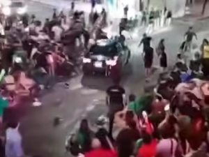 VIDÉO. Coupe du monde 2026 : drame après une nouvelle victoire du Mexique, une voiture fonce dans la foule, 17 blessés