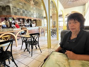 TÉMOIGNAGES. "Avec ce café, c'est toute une vie sociale qui s'arrête" : devant la gare de Villefranche, Le Césarée ferme ses portes après vingt-trois ans de service, ses clients orphelins