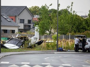 Onze morts dans le crash d'un avion près de Nancy : "Il était à trois mètres", un témoin raconte comment le pilote a tout fait pour éviter habitations et voitures avant de mourir