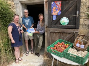 "Que les gens nous voient avec des brouettes" : en Aveyron, voici pourquoi l'Accueil paysan se met à la rando