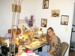 "Mon rêve est d'ouvrir une galerie permanente" : la Pyrogravure, la revanche d'une jeune Aveyronnais face à la maladie