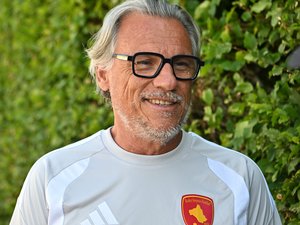 Football : "Il faut continuer à embêter les grosses équipes", l'entraîneur de Rodez, Didier Santini, se projette sur la saison de Ligue 2 à venir