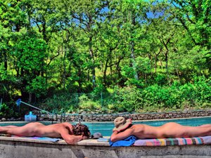 "On avait envie de vivre ensemble cette expérience" : petite virée à Fondamente, dans le seul camping naturiste de l'Aveyron