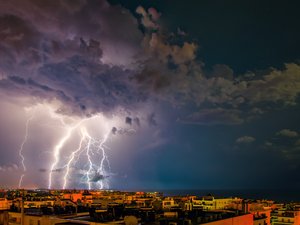 CARTE. Météo : quatre départements toujours en vigilance orange canicule, plusieurs en vigilance jaune dont deux en Occitanie, et quinze en vigilance orages, ça va chauffer et gronder ce 1er juillet