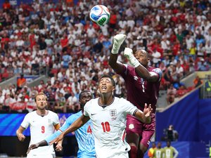 Coupe du monde 2026 : héroïque, l'ancien gardien de Rodez Lionel Mpasi finit par céder contre l'Angleterre, le RD Congo est éliminé