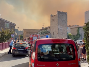 Incendies en Occitanie : le feu entre l'Aude et l'Hérault toujours virulent, un nouveau front s'embrase dans les Pyrénées-Orientales