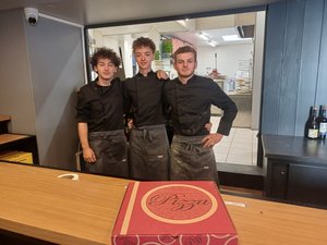 Dans cette ancienne boulangerie de Rodez, les pizzas du Four de la cathédrale sont prêtes