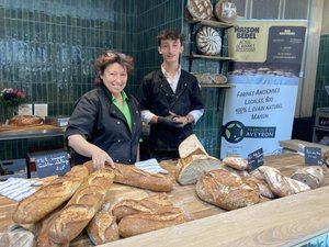 "Nous avons reçu un excellent accueil" : la Maison Bedel, artisan boulanger-pâtissier, prend ses marques au coeur des halles de Rodez