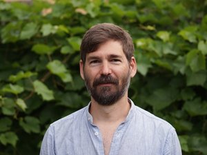 "J'ai une vraie admiration pour Danielle Dastugue" : l'Aveyron du Villefranchois David Agrech, romancier et professeur documentaliste: