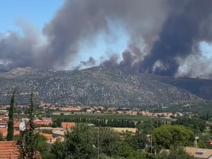 DIRECT. Incendies en cours en Occitanie : évacuations, confinement, fermeture de routes et d'autoroutes, Tour de France en surchauffe...