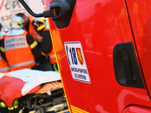 Accident mortel en Aveyron : une voiture fait une sortie de route après avoir dépassé un camion, un homme de 66 ans et une femme de 89 ans perdent la vie