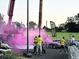 Un gâteau à la broche de 12 mètres : record battu à la fête de Capelle grâce à 1 632 oeufs, 68 kilos de farine et une tonne de bonne humeur