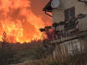 "On espère sauver le village" : les incendies ont menacé de très près des hameaux en Lozère et en Haute-Loire