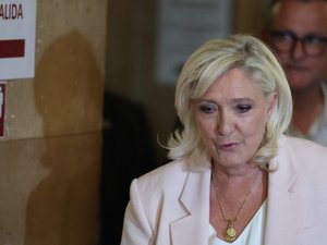 Présidentielle 2027 : Marine Le Pen maintient sa candidature malgré sa condamnation pour détournement de fonds publics