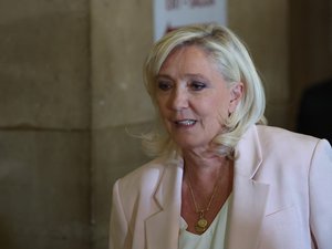 Présidentielle 2027 : Marine Le Pen "pourrait" se présenter "au plus tard début avril 2027", quelques jours avant l'élection, si elle n'est pas condamnée pour la troisième fois