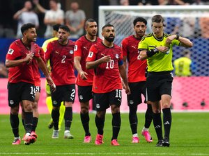 "Là, ça ne nous fait plus rire" : quand des supporters égyptiens font vivre un enfer à une famille qu'ils associent à un arbitre français