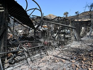RÉCIT. "J'ai dit à ma femme "Sors vite, tu laisses tout [...] et j'étais entouré d'une boule de feu" : Stéphanie, une mère de famille française, est portée disparue dans l'incendie meurtrier en Espagne