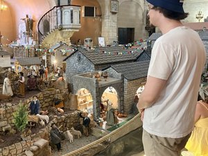 "Au départ, ce village a été conçu à Rodez mais c'est Villefranche qui l'a reçu" : dans l'Ouest Aveyron, les métiers d'antan du village aveyronnais redonnent vie à l'église Saint-Joseph