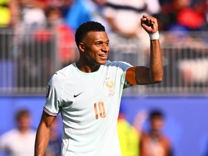 Dans le métro, il dit s'appeler Kylian Mbappé : les agents pensent à une blague, mais c'est bien son vrai nom, découvrez le cocasse quotidien de Kylian, 18 ans, homonyme du capitaine des Bleus