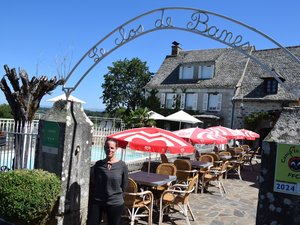 L'été au camping : "On est retiré mais c'est ce que les clients aiment", Angélique et Tony ont quitté la ville pour l'Aubrac et le Clos de Banes, un paradis en pleine nature