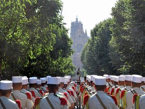 "Féliciter la mobilisation de toutes nos forces" : Loin de Paris, Rodez aussi a eu droit à son défilé militaire du 14-Juillet