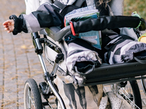 Une grand-mère sème la panique à la crèche : elle confond son petit-fils et repart avec un autre enfant dans la poussette