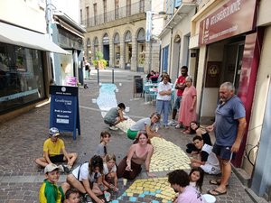 "Une bonne façon de se rencontrer" : une rivière émerge au milieu de la rue de Bal à Rodez