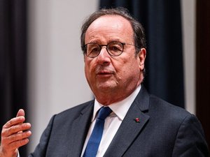 "Sa stratégie est celle de la patience" : porté par une popularité inédite, François Hollande se prépare discrètement à l'élection présidentielle