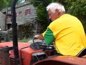 VIDÉO. "Mon père et ma mère détestaient le football" : ce dimanche, l'agriculteur sera pour la 14e fois dans le stade d'une finale de Coupe du monde